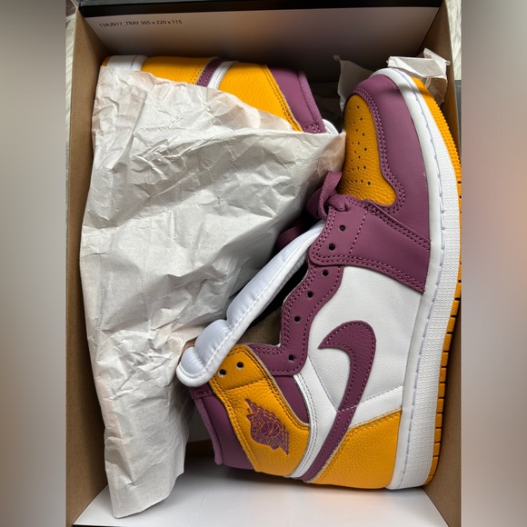 Jordan 1 Retro High OG Brotherhood - Picture 11 of 11